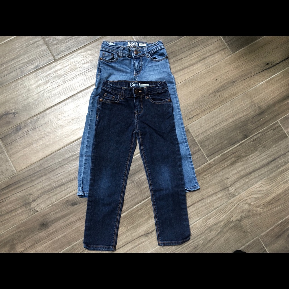 Osh kosh Bgosh jeans 2 pair size 5t